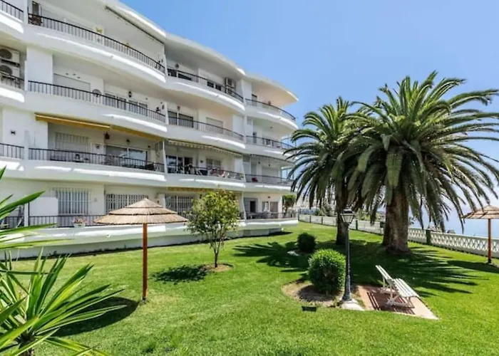 Beautiful In Acapulco Playa, Apartament Nerja